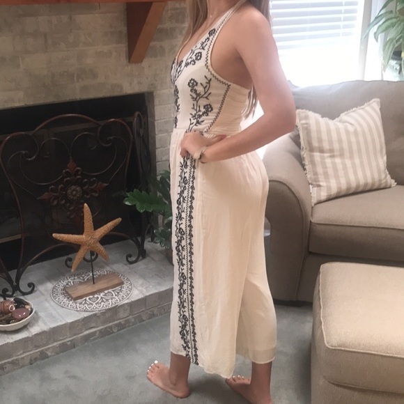 American Eagle Outfitters Halter Neck Embroidered Cropped Jumpsuit Size XS - Picture 4 of 13